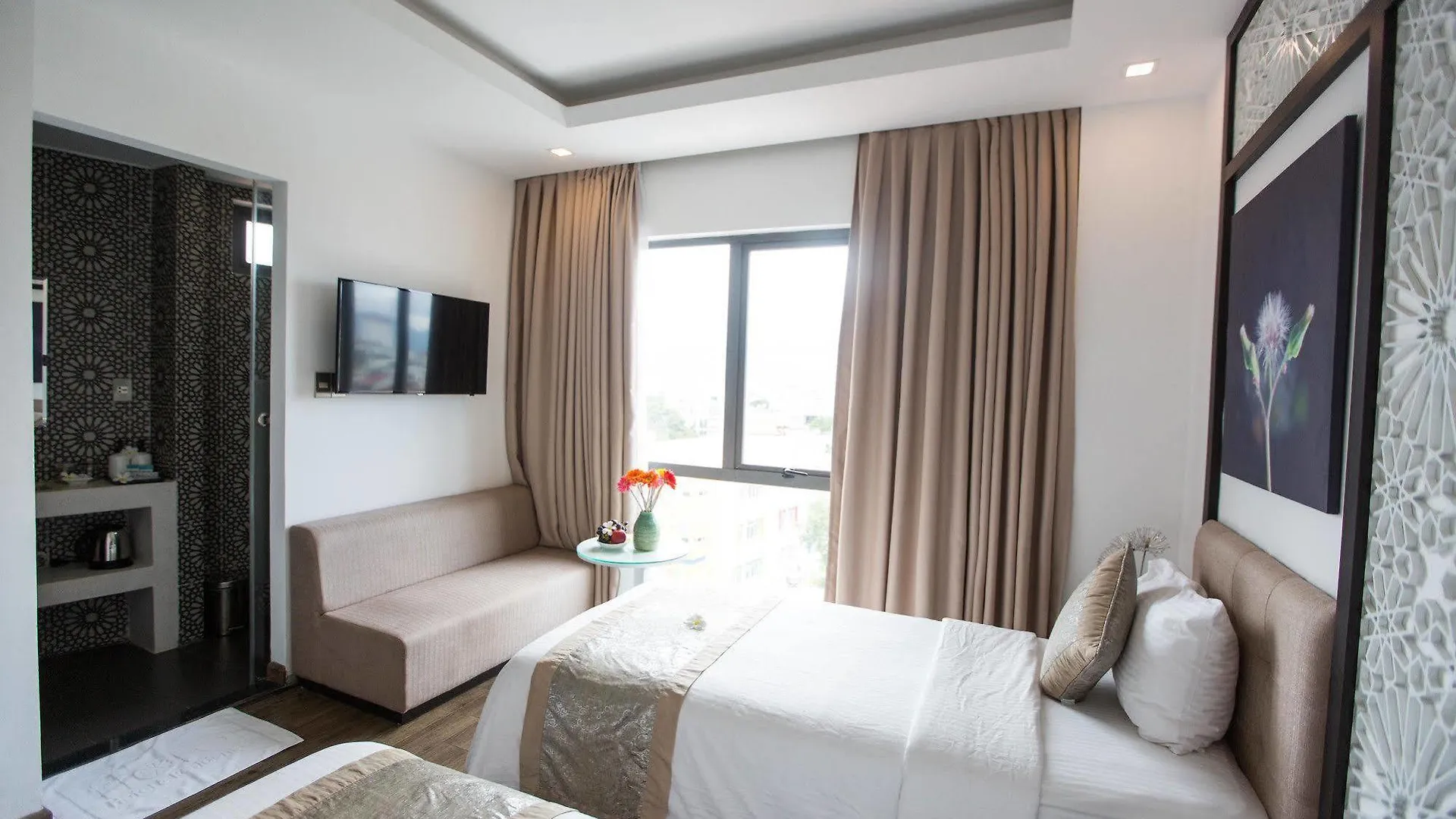 Flora Hotel & Residence Da Nang 2*,  Vietnam