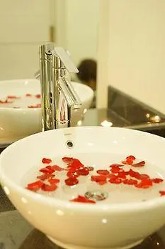 Flora Hotel & Residence Da Nang 2*,